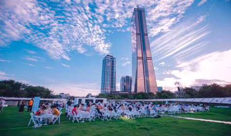 여의도63빌딩 부근 잔디밭 행사