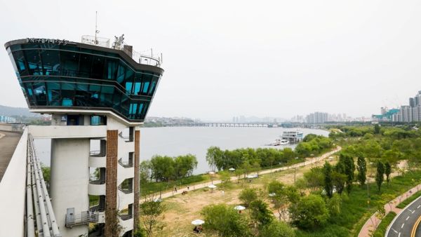 동작대교 교량전망카페 구름카페